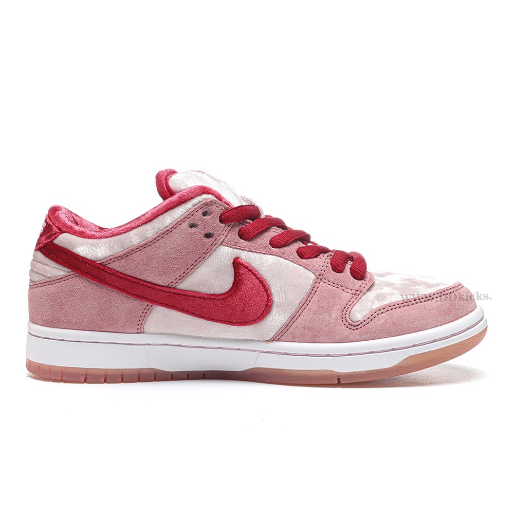 DD Nike SB Dunk Low StrangeLove Skateboards